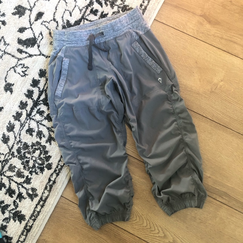 IVIVVA live to move capri pant 10